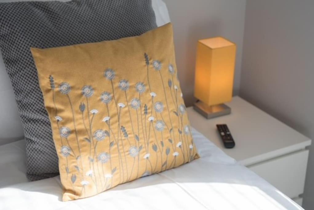 Beautiful, Spacious 1 Bed Flat Брентуд Екстериор снимка